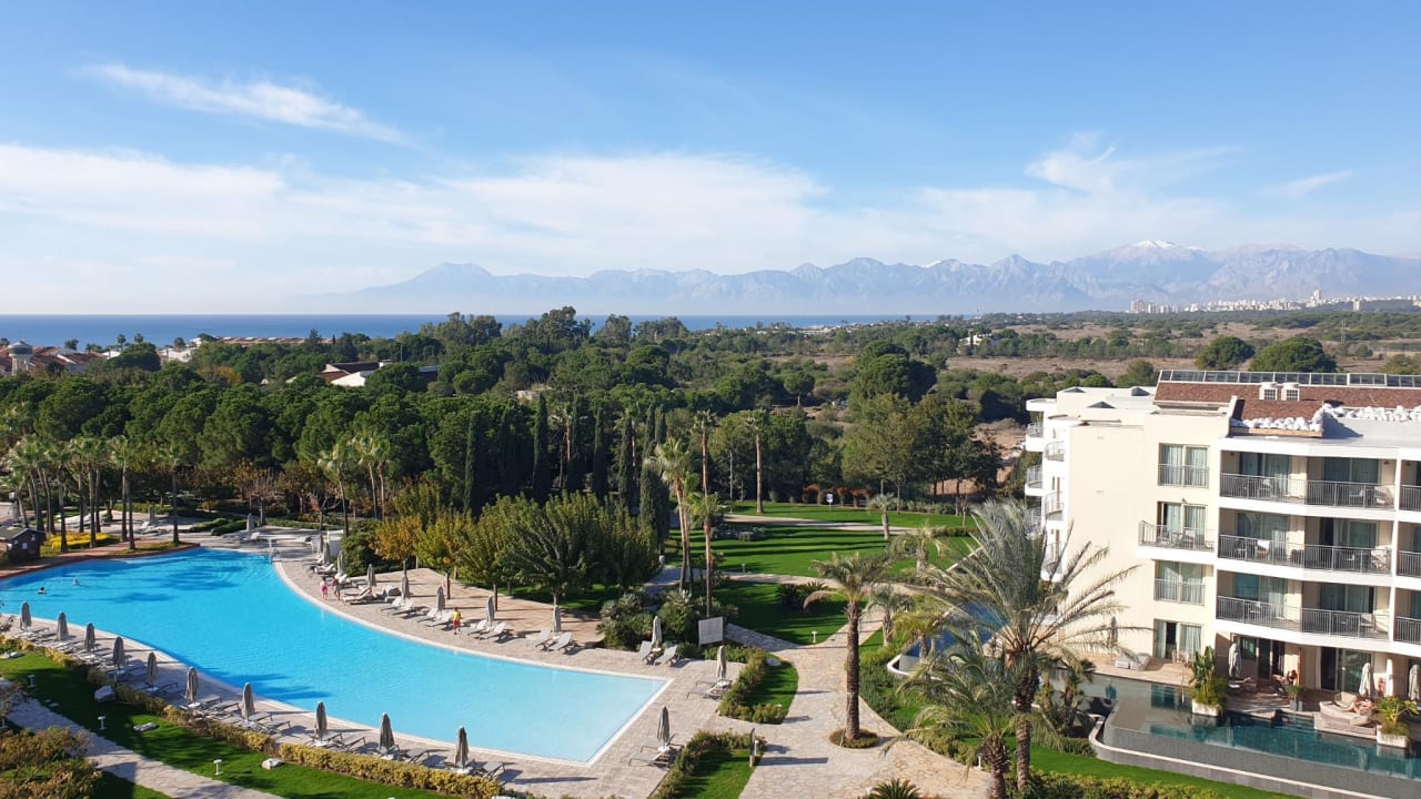 Ausblick Lara Barut Collection