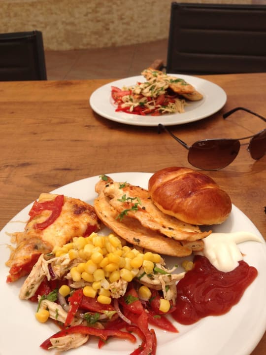 Mittagessen alles Frisch und Lecker TUI BLUE Palm Garden