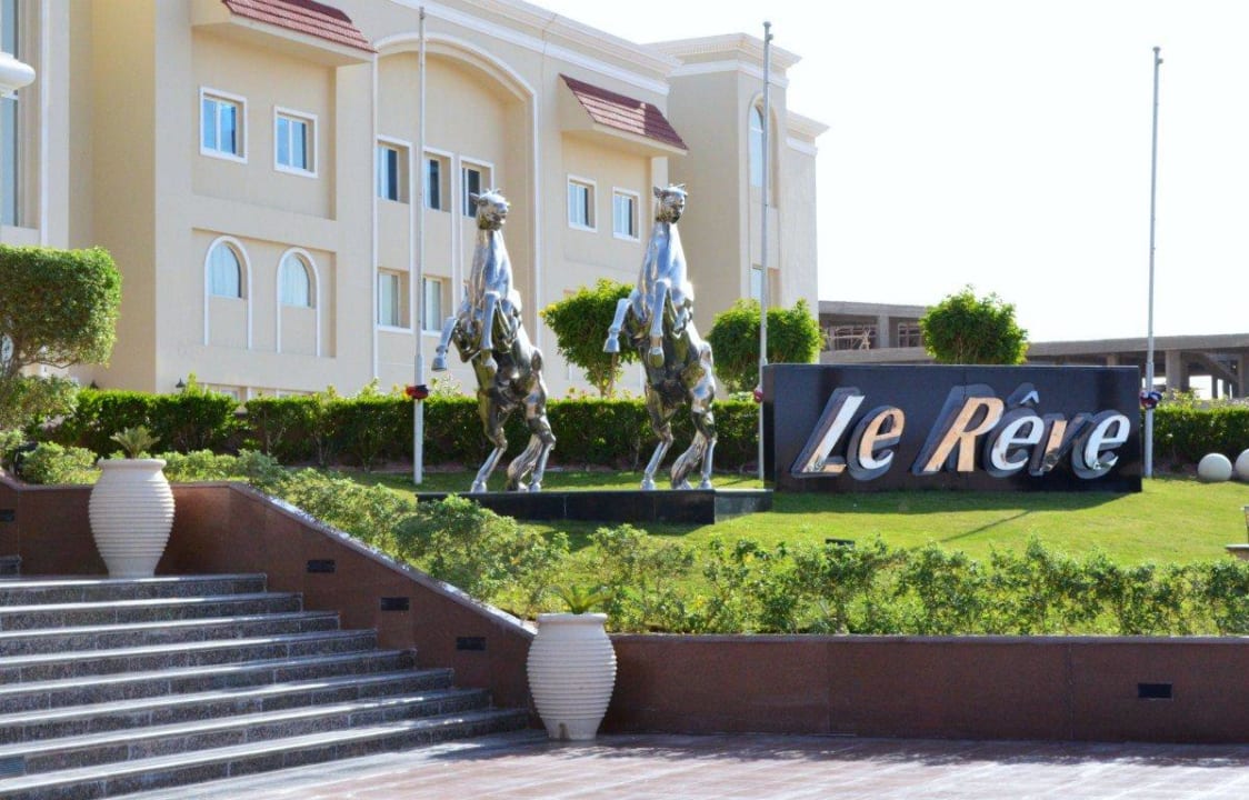 Eingang Premier Le Reve Hotel & Spa