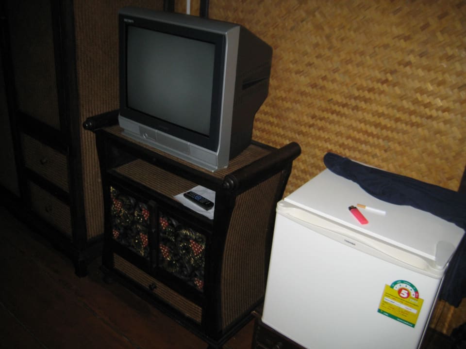 Kühlschrank und Fernsehen Hotel River Kwai Botanic Garden Resort
