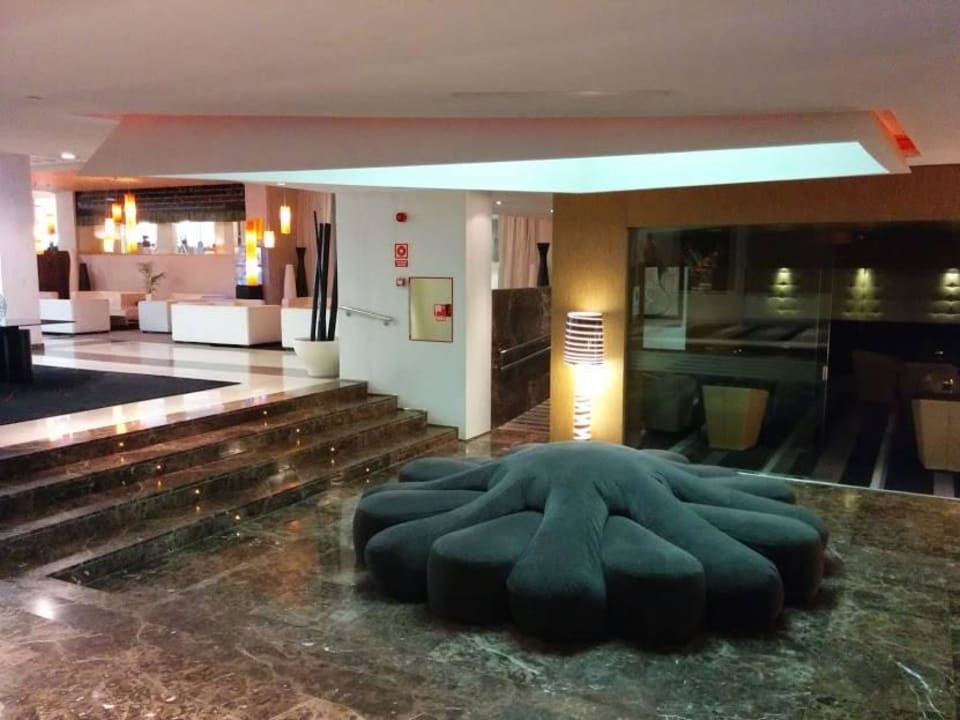 Recepción Hotel Meliá Sevilla
