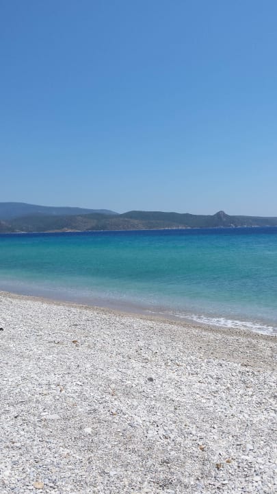 Menschenleerer Strand Hotel Saint Nicholas