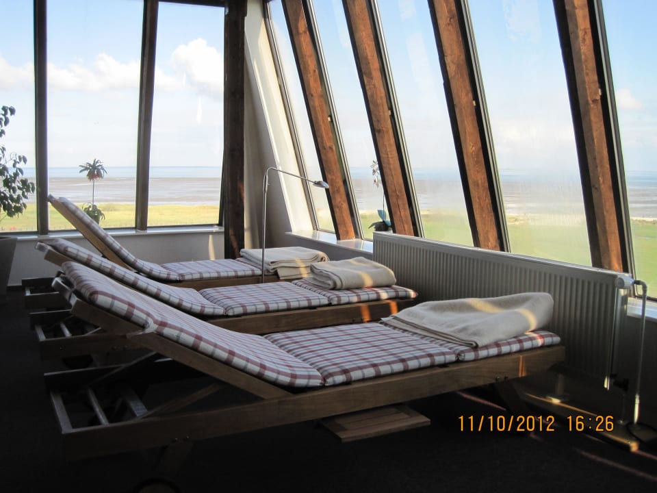 Saunaruheraum mit Blick auf die Nordsee Upstalsboom Hotel am Strand