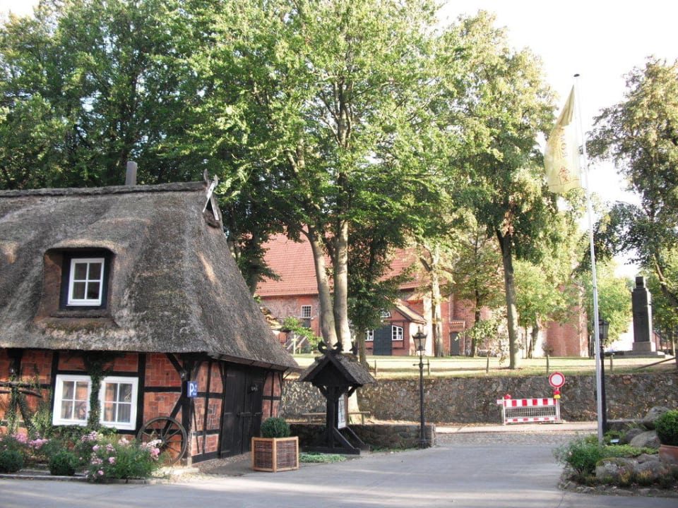 Lage neben der Kirche Hotel Josthof