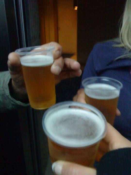 Bier aus Pappbechern Hotel Ephesia