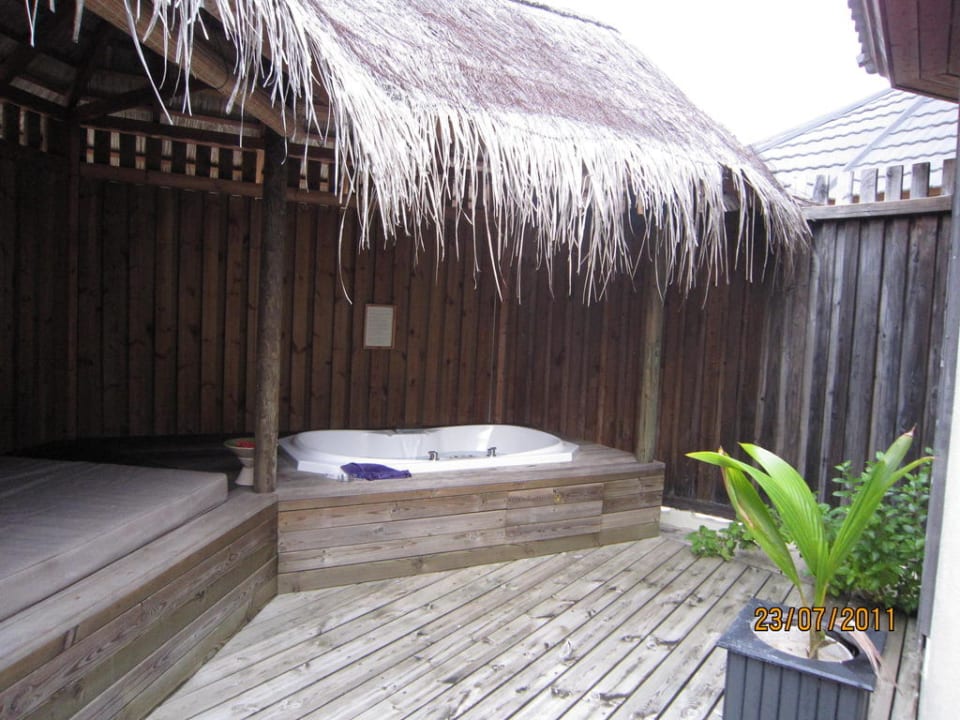 Jaccuzzi Kuredu Island Resort & Spa
