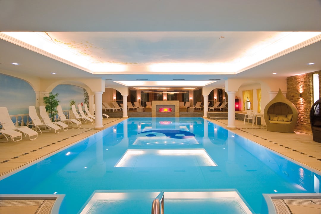 Pool Familienhotel Mozart