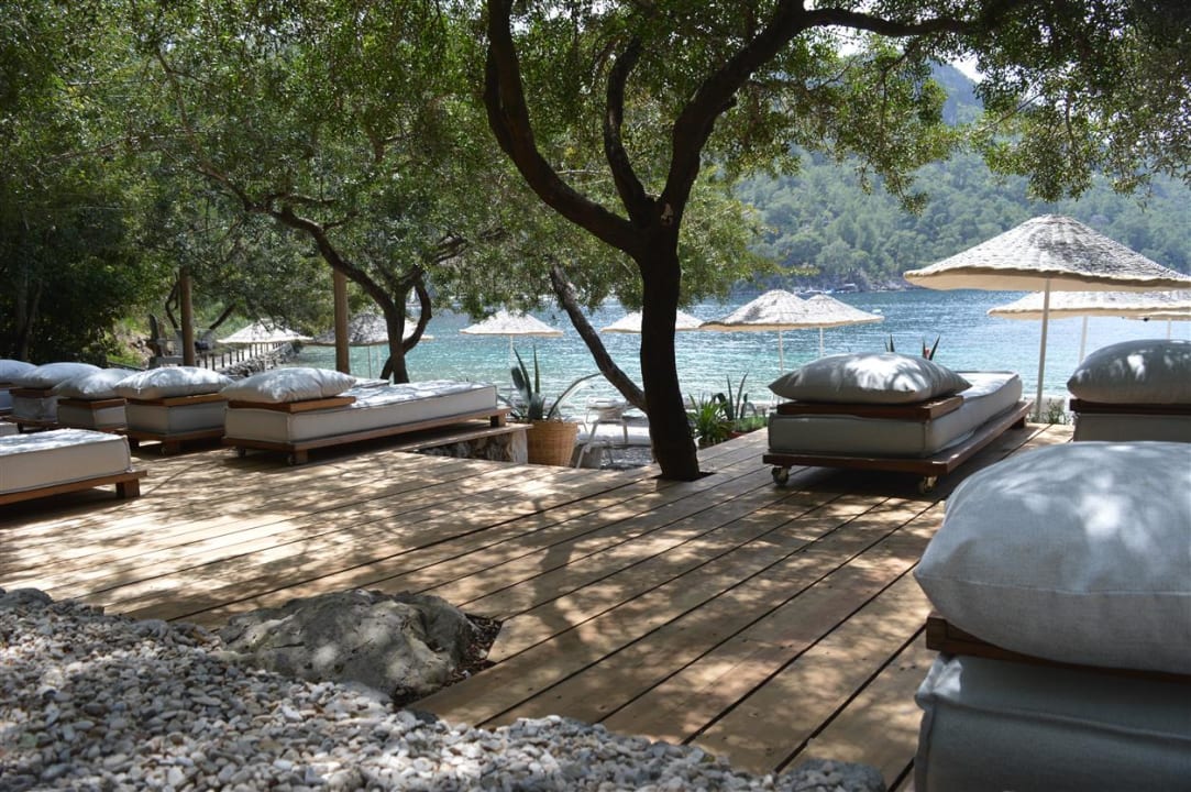 Strand Hillside Beach Club