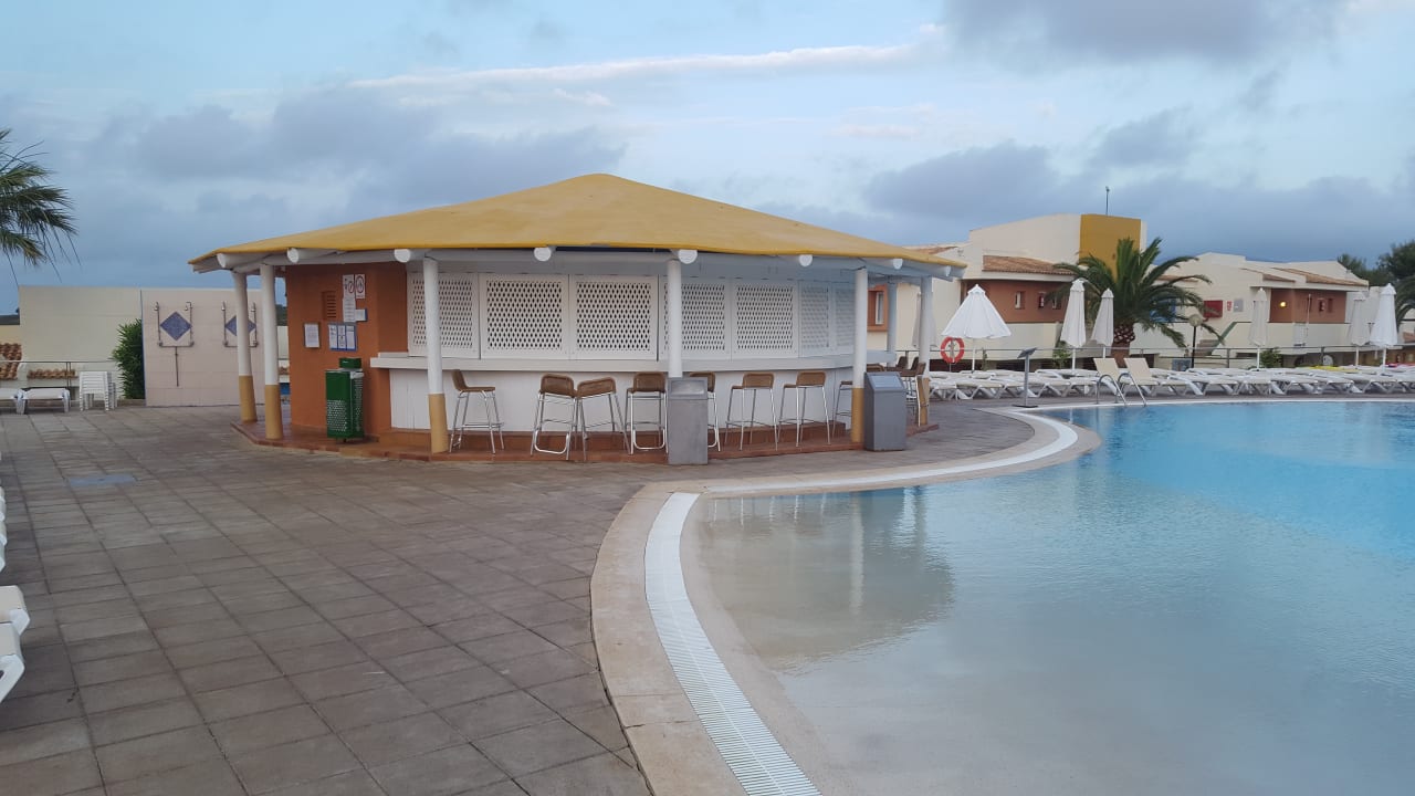 Pool blau punta reina