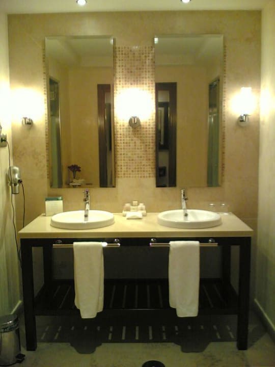 Bad des Deluxe-Zimmers Sheraton Fuerteventura Golf & Spa Resort