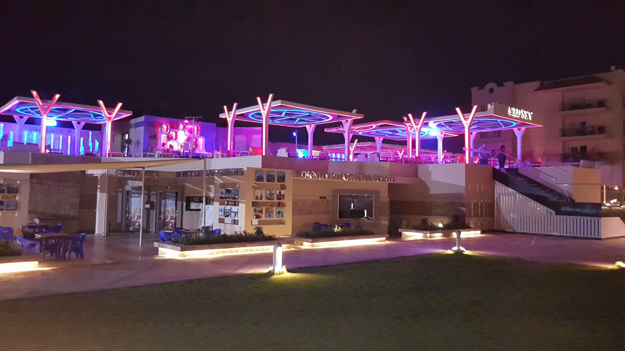 Red Sky Bar  Pickalbatros White Beach Resort - Hurghada