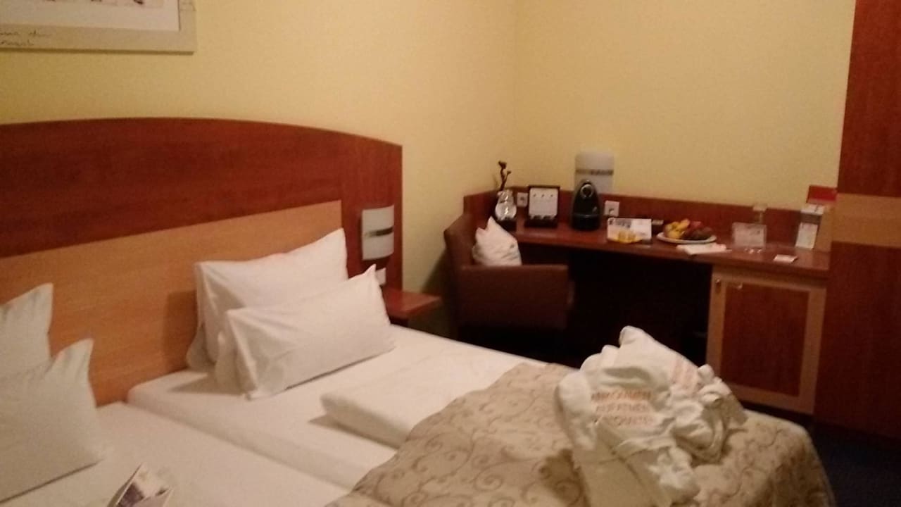 Bett - extrem breit BLOCK Hotel & Living