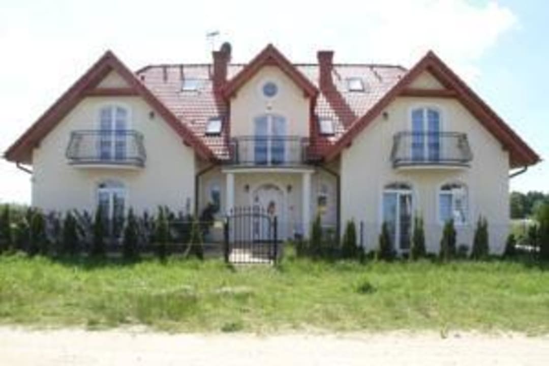 Dworek 2 Eingang Nordseite Hotel Dworek Łeba