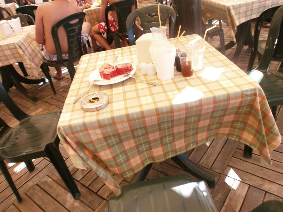 Tische an der Strandbar Grand Seker Hotel