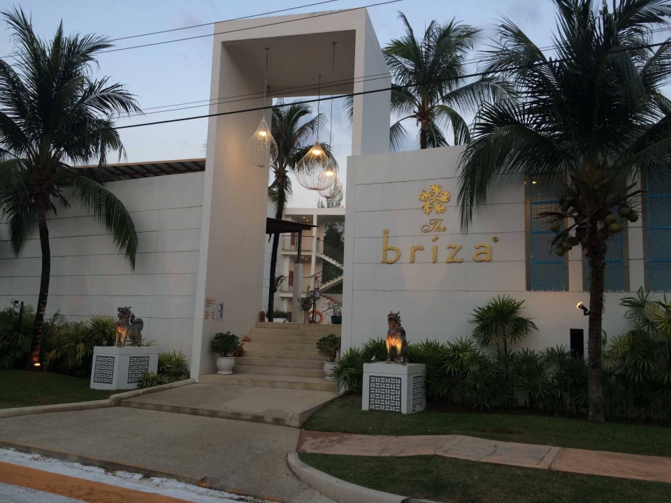 Eingang zum Neubau The Briza Beach Resort Khaolak