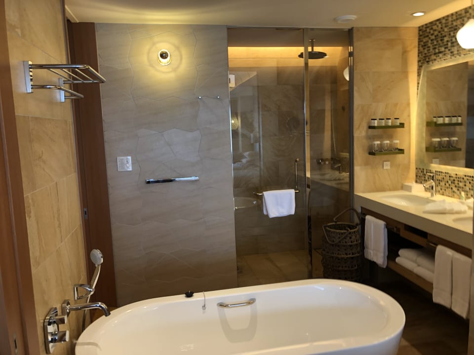 Zimmer Sheraton Okinawa Sunmarina Resort