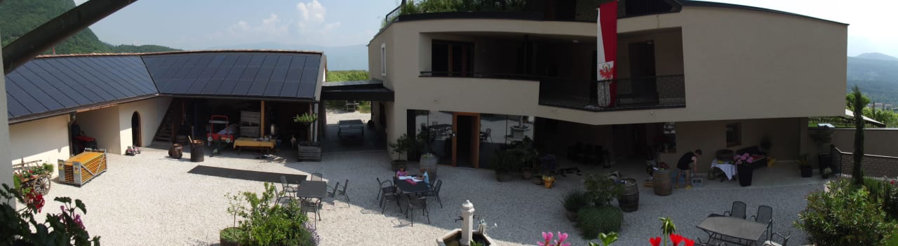 Panorama Hof und St. Quirinus Premstalerhof