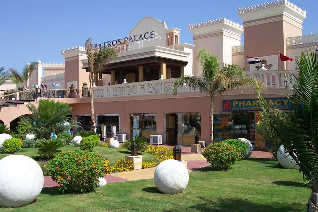 Blick auf Haupthaus und Restaurant Pickalbatros Palace Resort
