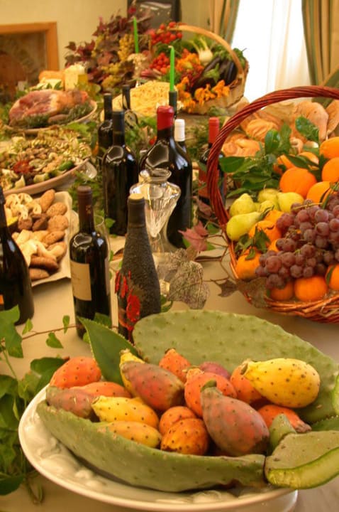 Buffet prodotti tipici Alessi Palace Hotel