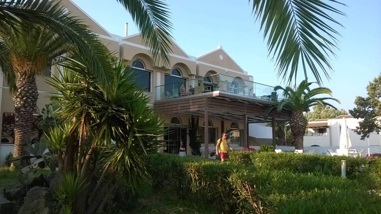 Hotel Sandy Beach Resort