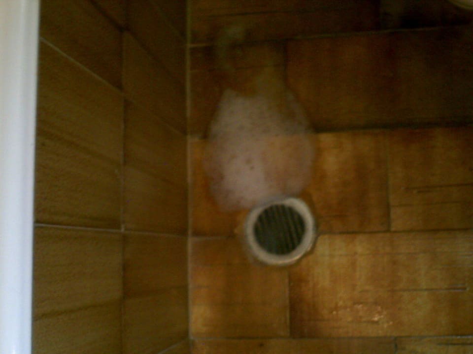 Der übergehende Abfluss im Bad TUI BLUE Oceanis Beach and Spa Resort