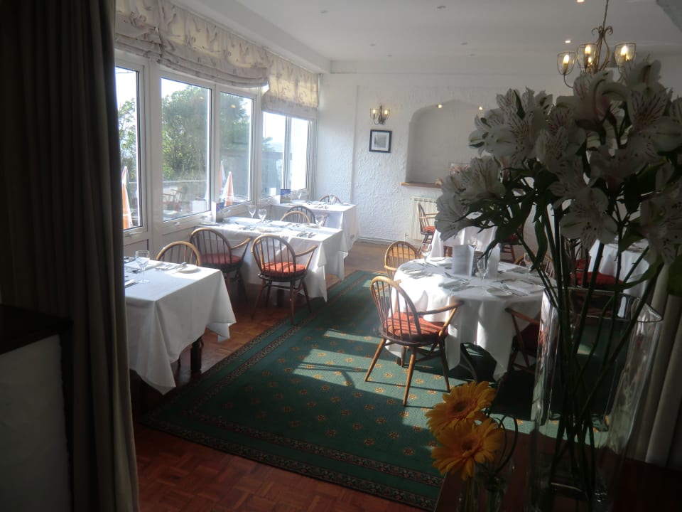 Verschiedene gemütliche Restaurantbereiche Hotel White House