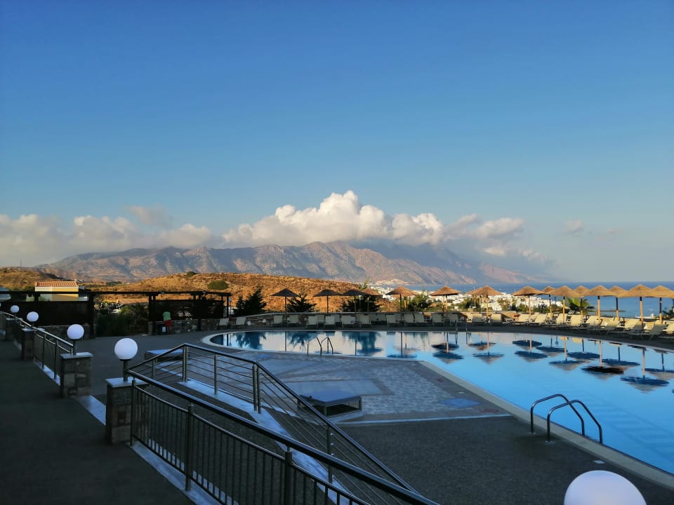 Pool Grand Blue Beach Hotel