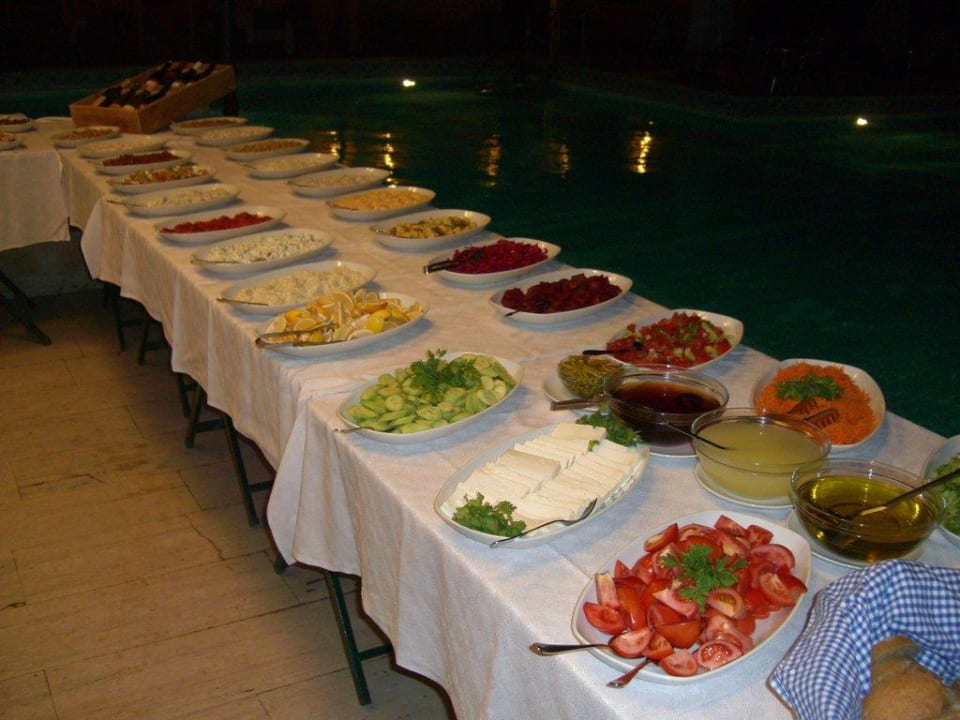 Büffet am Abend Club Orient Beach Resort