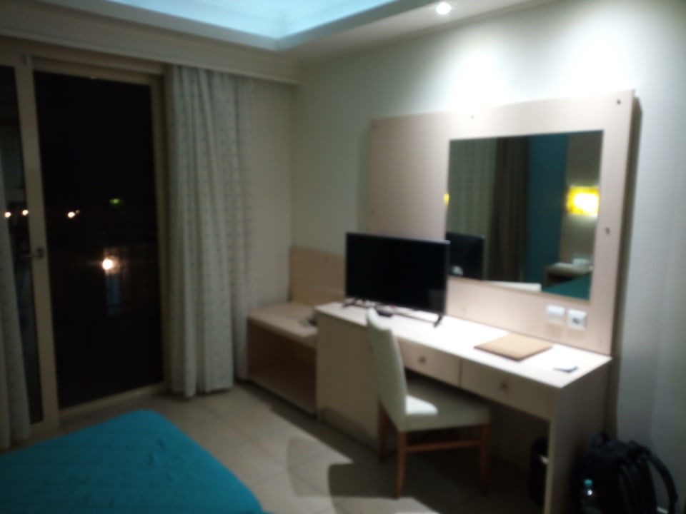 Zimmer Grand Blue Beach Hotel