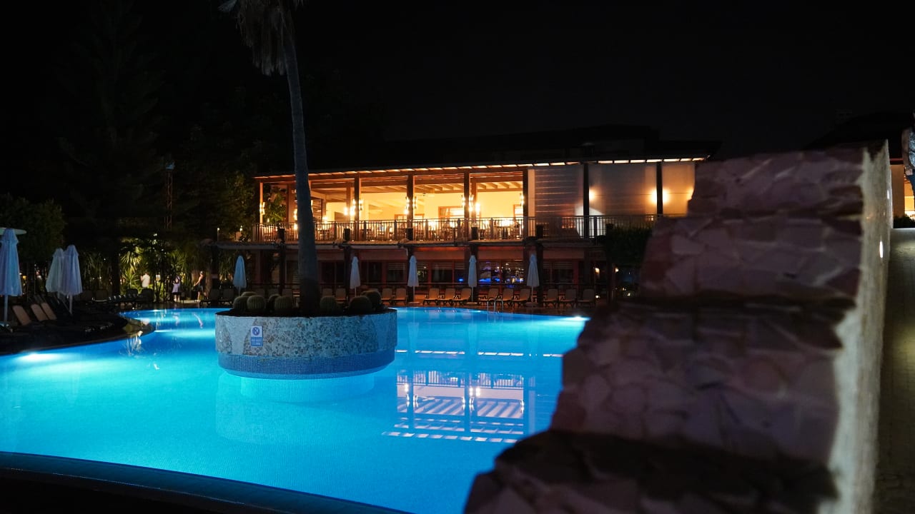 Pool Club Grand Side