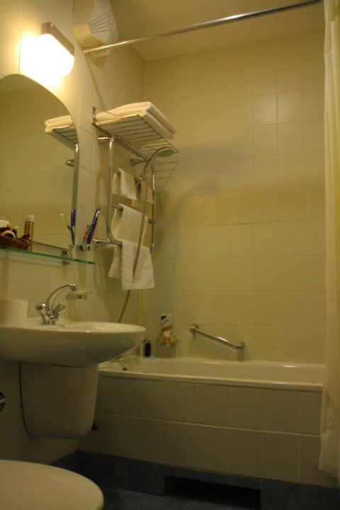 Das Bad mit Wannendusche Hotel Pod Orłem