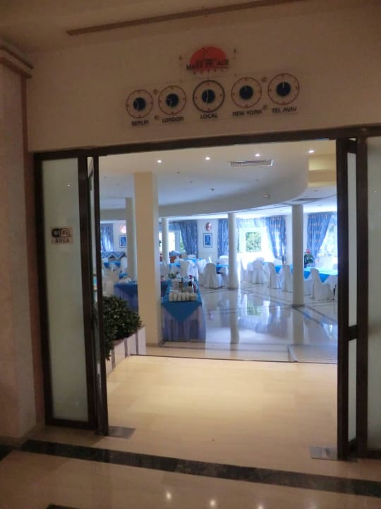 Hier gibt es den Begrüßungsimbiss nach Anreise Hotel Kalithea Mare Palace