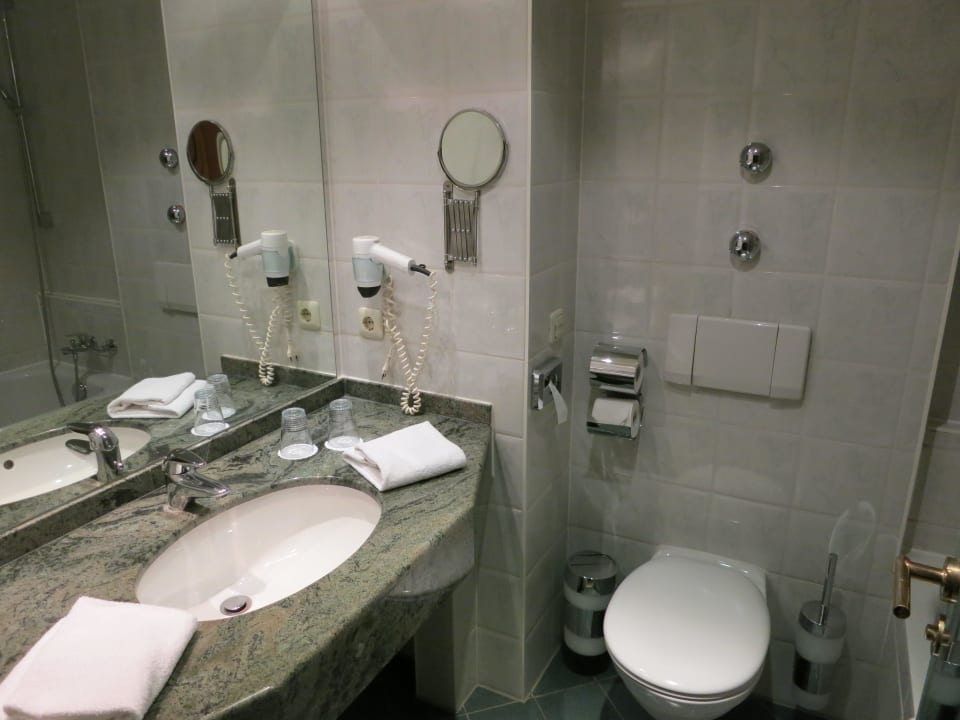 Badzimmer Quality Hotel Augsburg