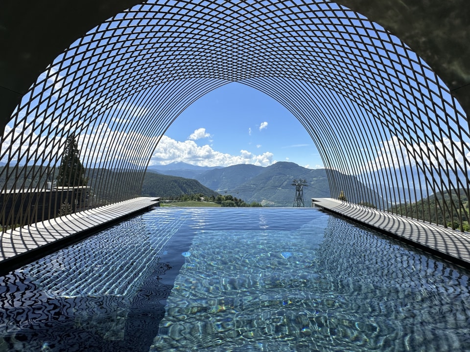 Pool Gloriette Guesthouse