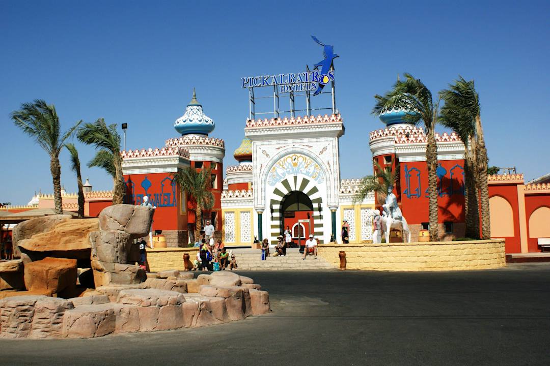 Eingang zum Hotel Pickalbatros Alf Leila Wa Leila Resort - Neverland Hurghada