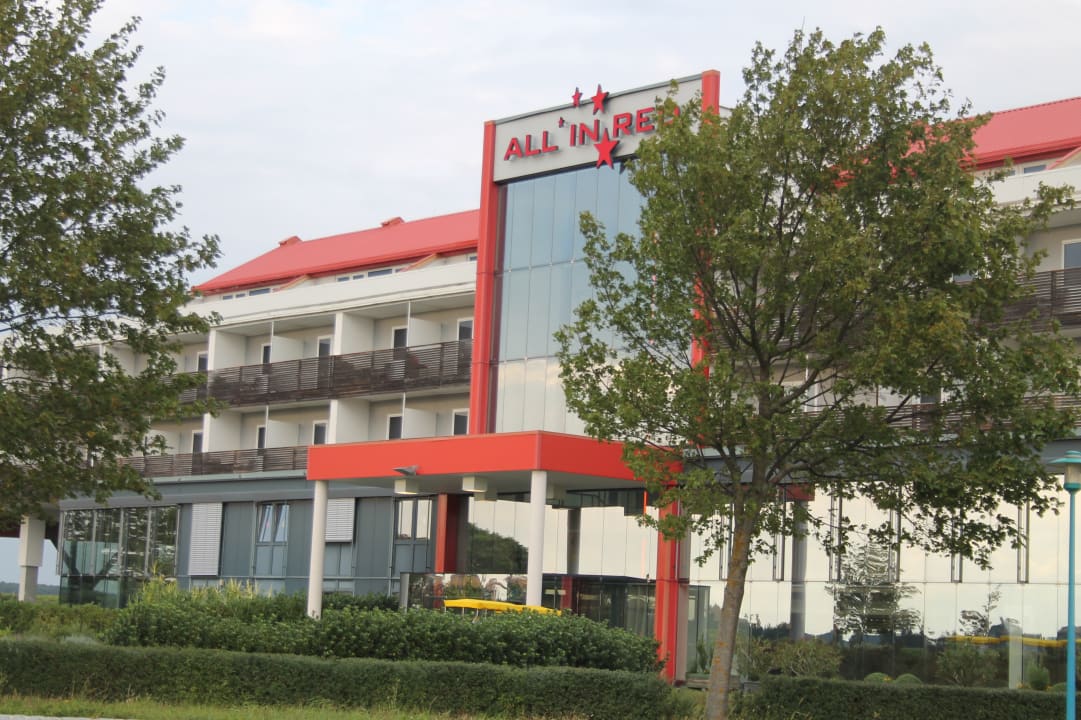 Außenansicht All In Red Thermenhotel
