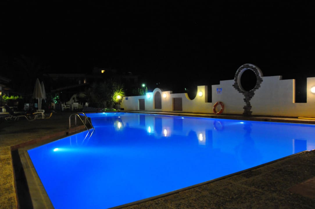 Der Pool am Abend Apollo Hotel I & II