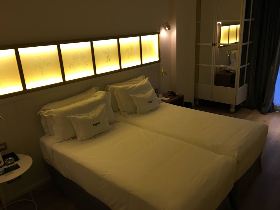 Bett Hotel Ofelias