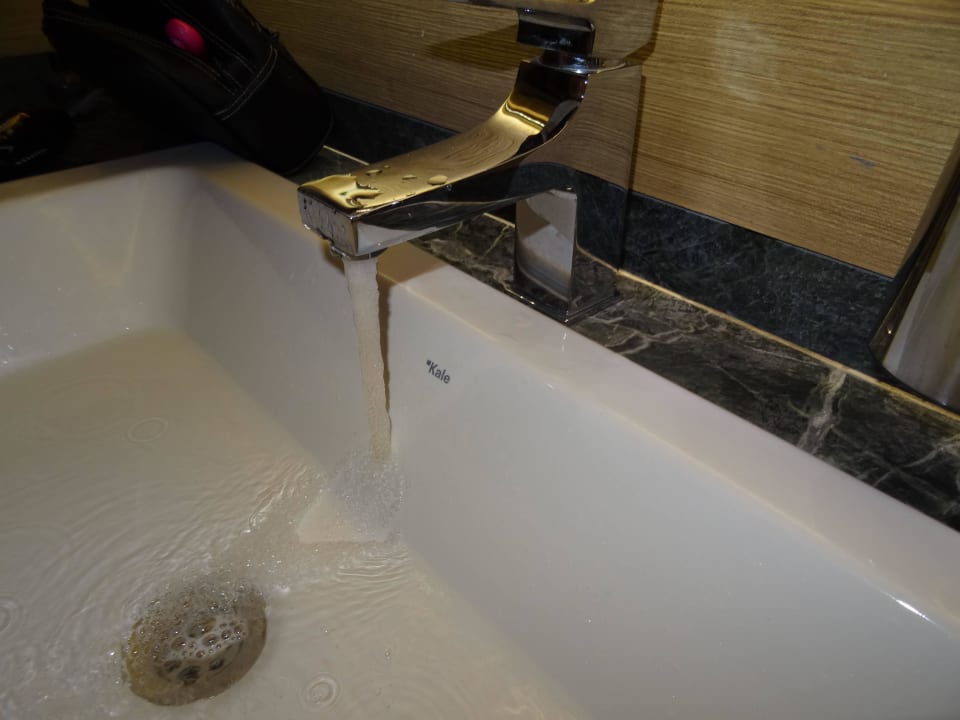 Wasserstrahl zu dicht am Rand Club Grand Aqua