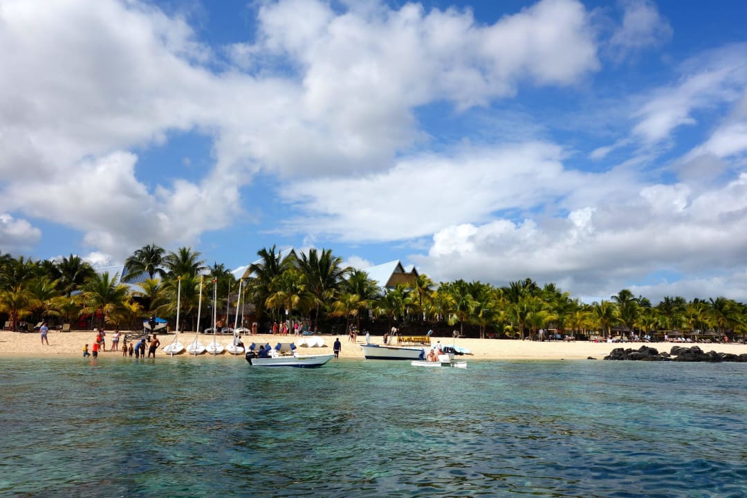 Strand vor dem Hotel Victoria Beachcomber Resort & Spa