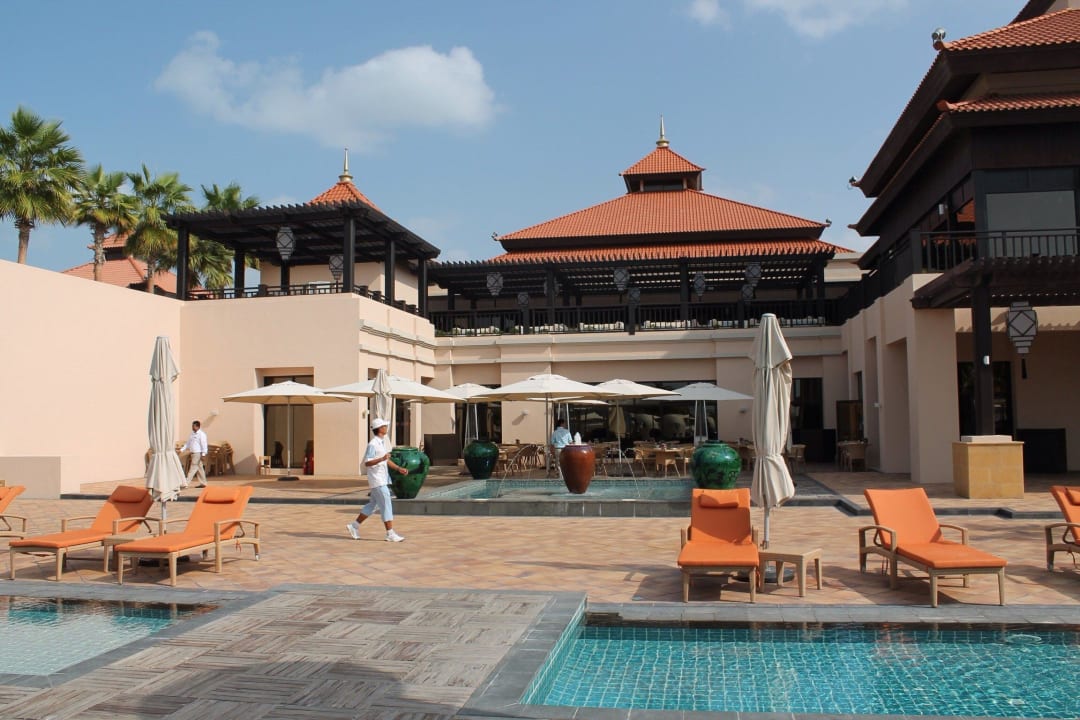 Blick zum Frühstücksbüffet  Anantara The Palm Dubai Resort