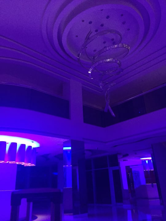 Lobby in der Nacht Laguna Beach Alya Resort & Spa Hotel