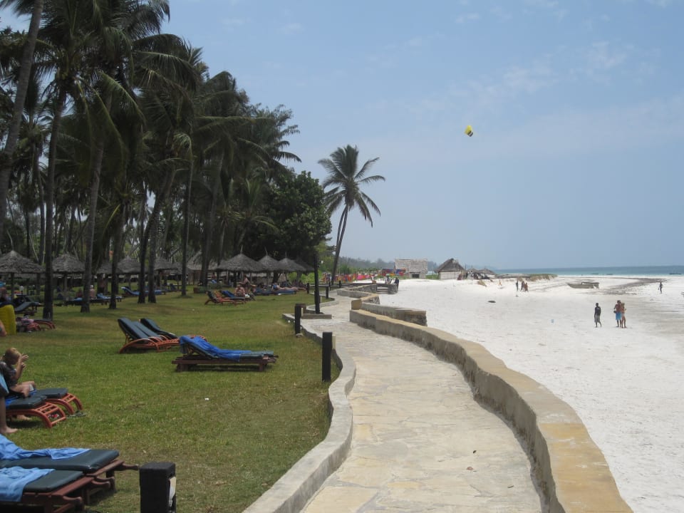 Abtrennung Liegewiese-Strand Neptune Village Beach Resort & Spa