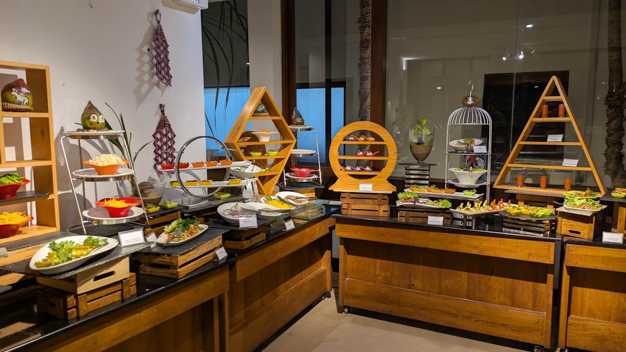 Gastro Pandanus Beach Resort & Spa