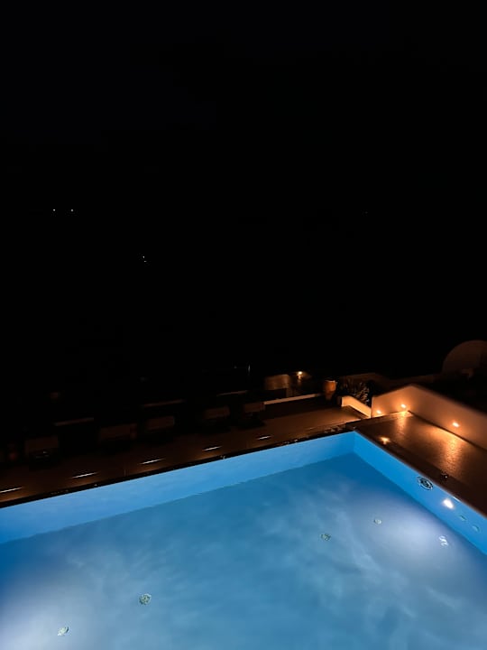 Pool Hom Santorini