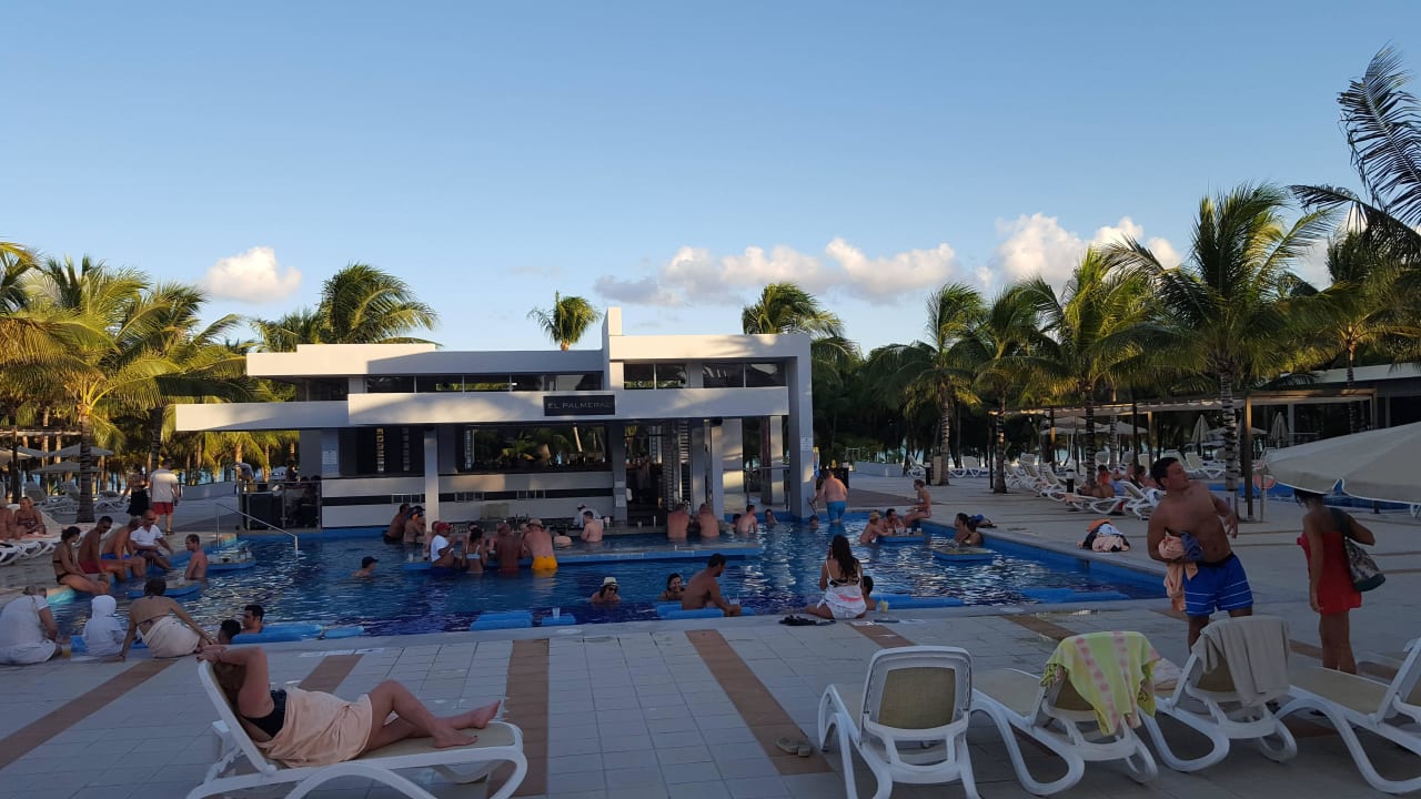 Swim Up-Bar Hotel Riu Palace Mexico
