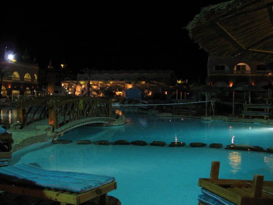Pool bei Nacht Pickalbatros Alf Leila Wa Leila Resort - Neverland Hurghada