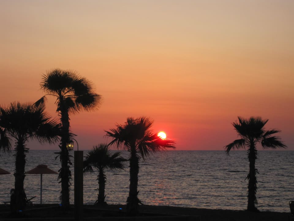 An der Westküste gibt es die schönsten Sonnenunter All Senses Nautica Blue Exclusive Resort & Spa