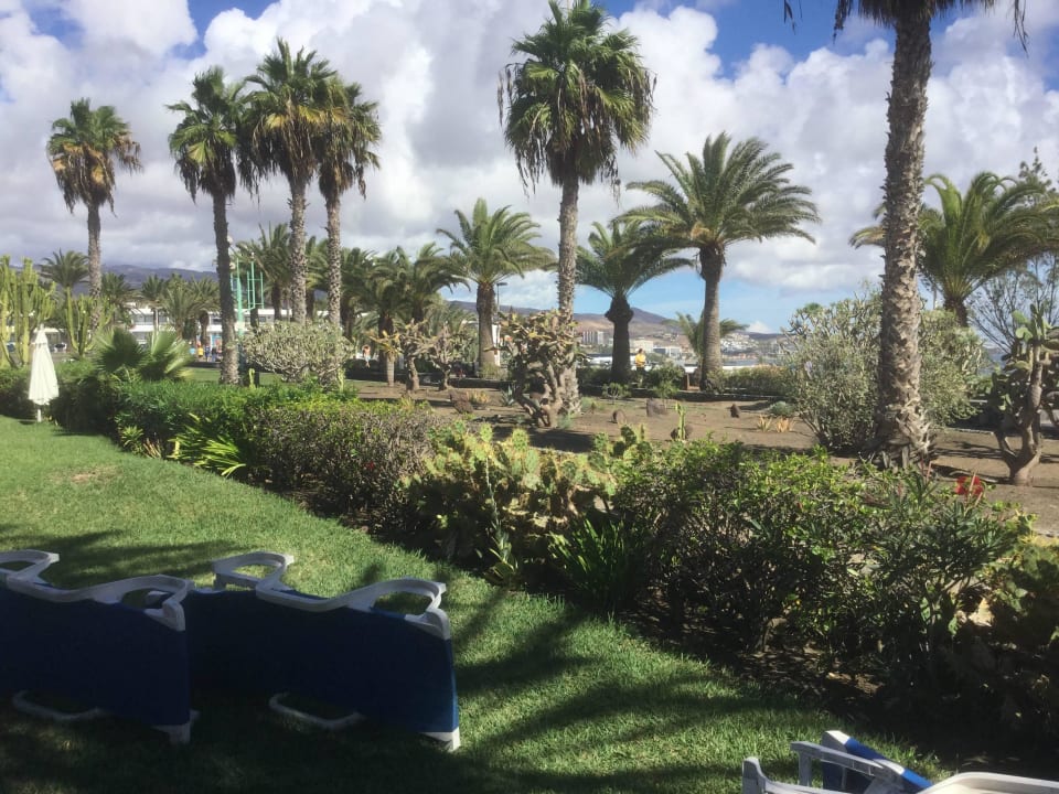 Von der Terrasse auf die Promenade  Bungalows Layla