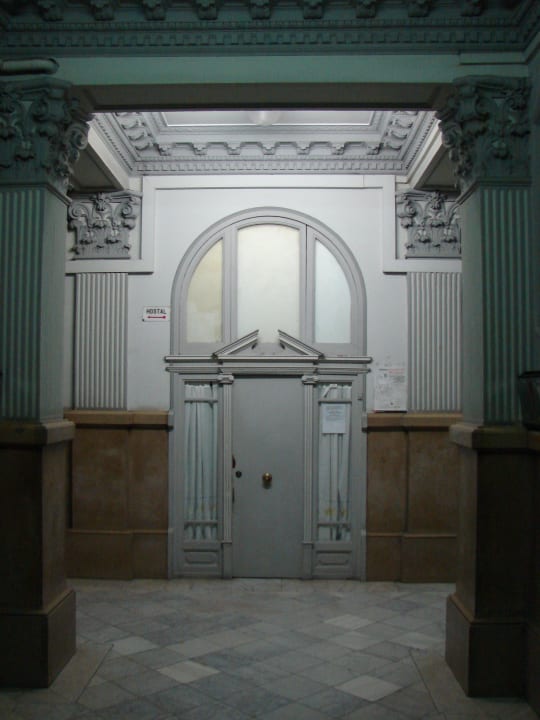 Парадная Hostel Layetana